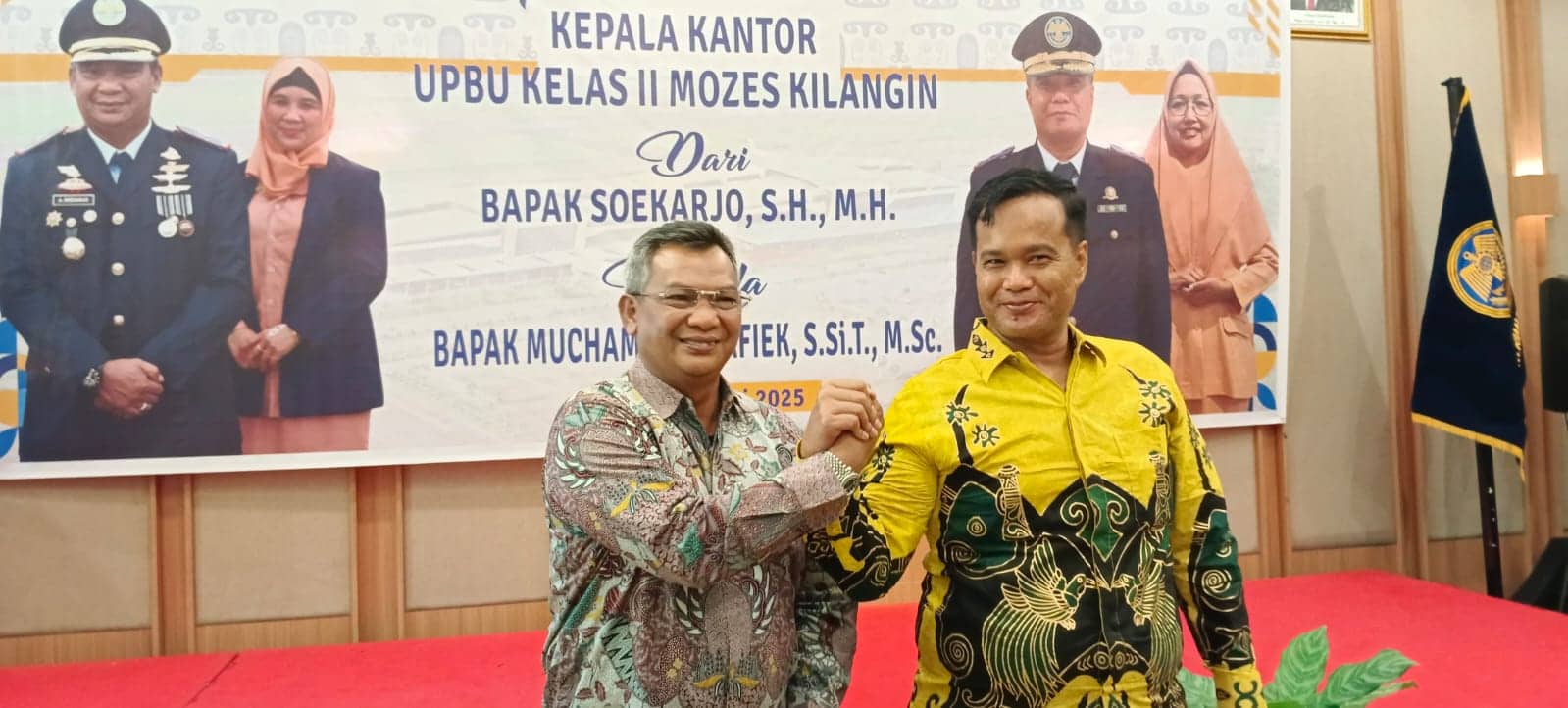 Ilustrasi berita Mimika: Kepala UPBU Mozes Kilangin Timika Resmi Diganti, Bupati John Rettob Ungkap Target Jadi Bandara Internasional