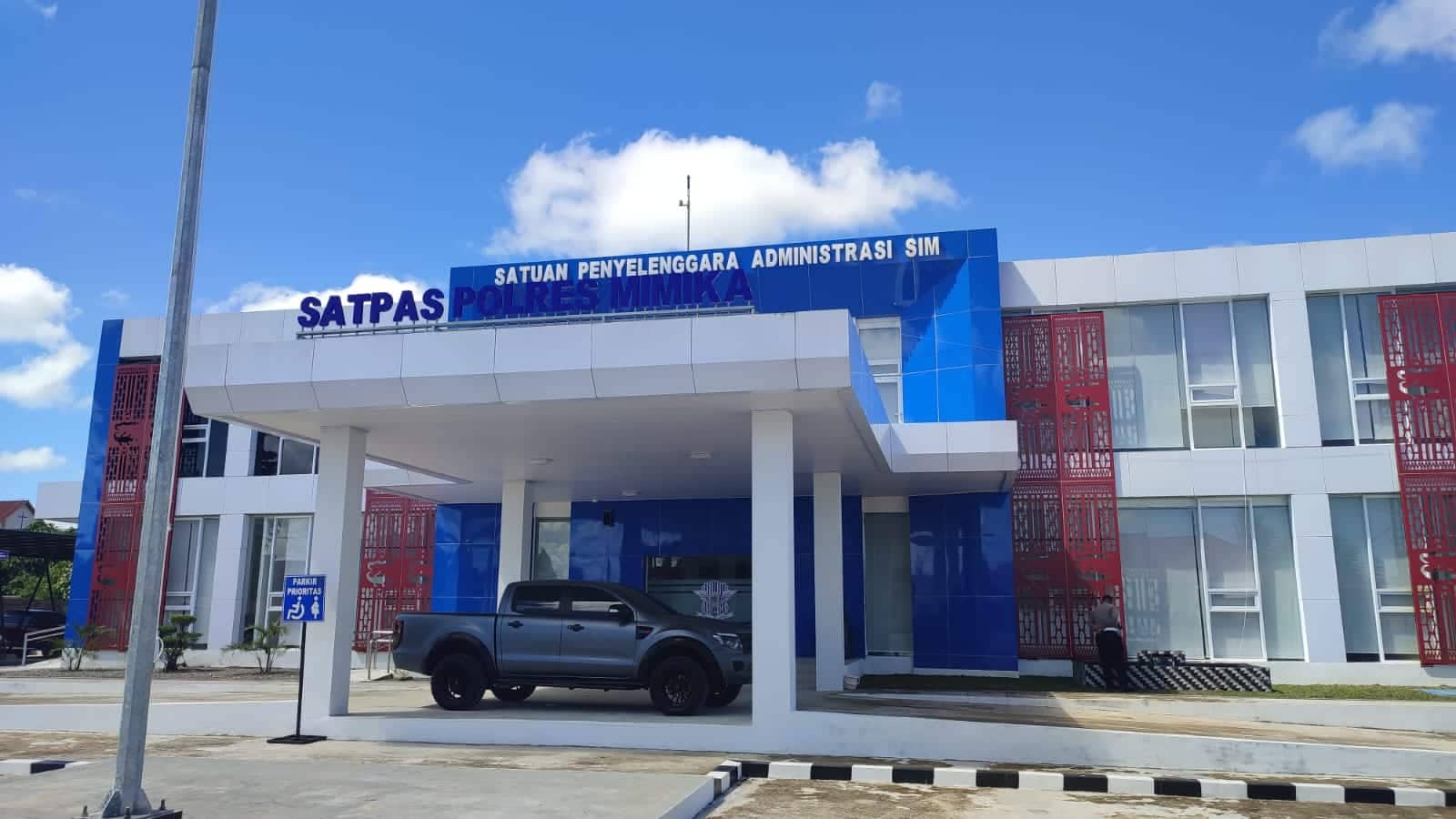 Ilustrasi berita Mimika: Berstandar Nasional, Satpas SIM Polres Mimika Hadirkan Layanan Lengkap di Satu Lokasi