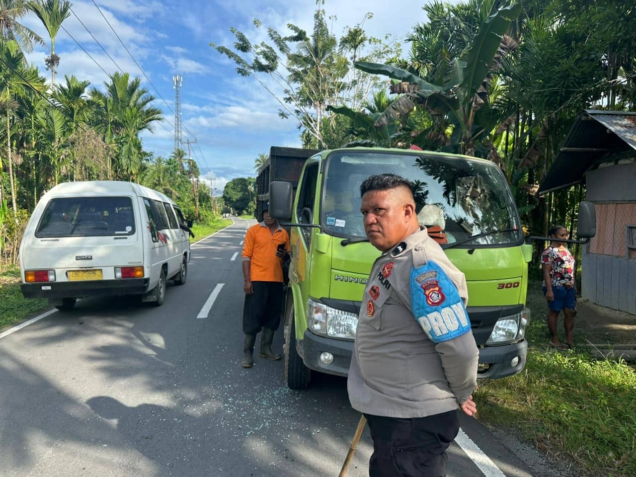 Ilustrasi berita Papua: Mobil Truk Pengangkut Sampah Milik Pemkab Jayapura Dirusak Orang Mabuk
