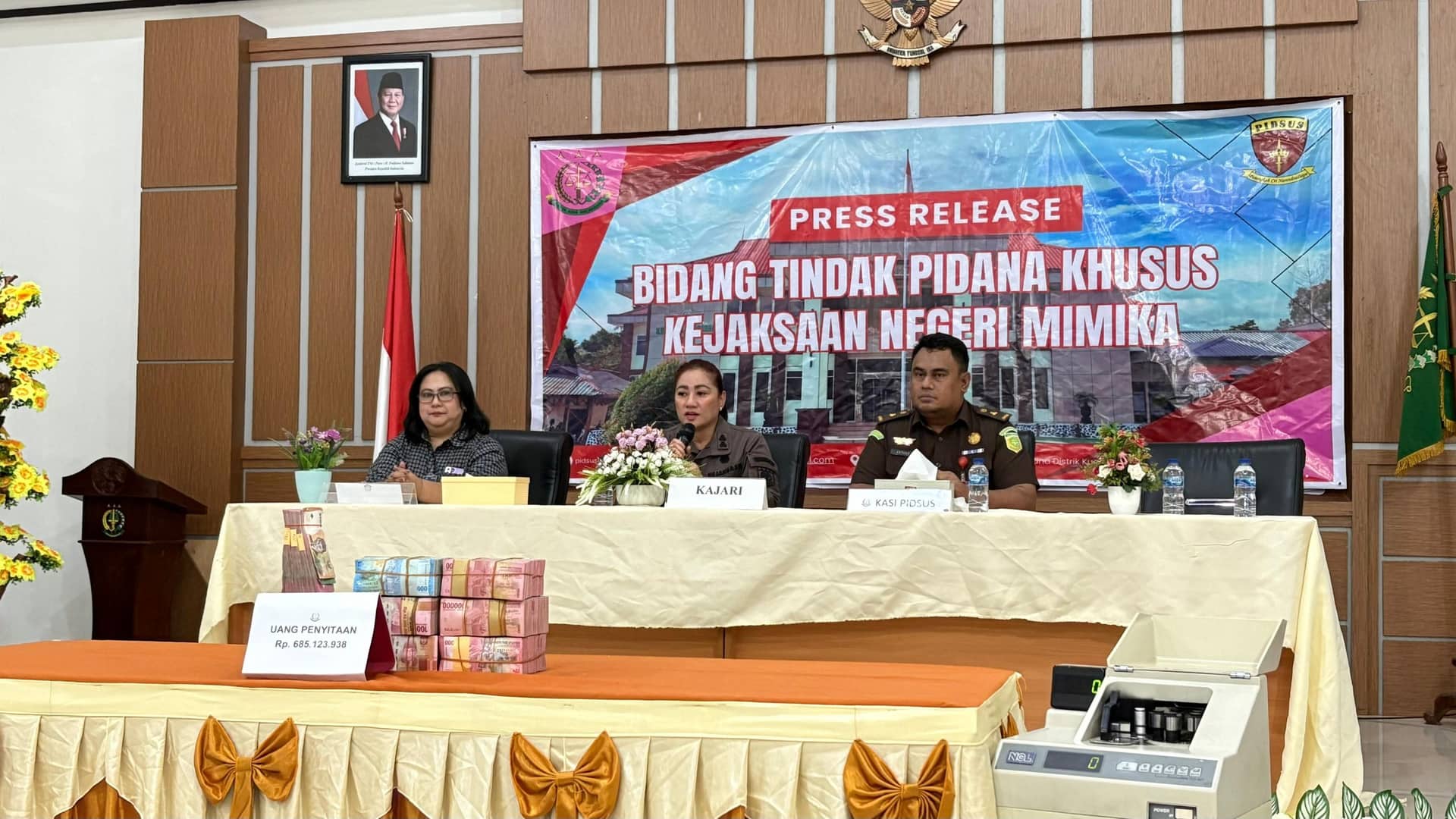 Ilustrasi berita Mimika: Kejari Mimika Sita Rp 771 Juta dari Proyek Jembatan Fiktif, Tersangka MP Serahkan Rp 685 Juta Secara Sukarela