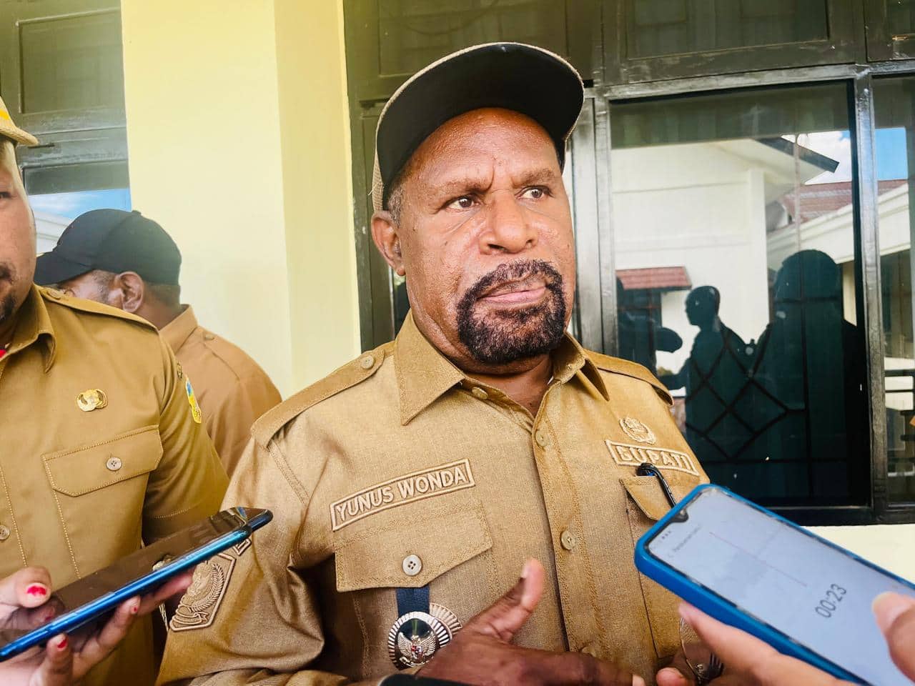 Ilustrasi berita JAYAPURA: Ribuan ASN Pemkab Jayapura Belum Terima Gaji ke-13, Pemda Masih Tunggu Dana dari Pusat