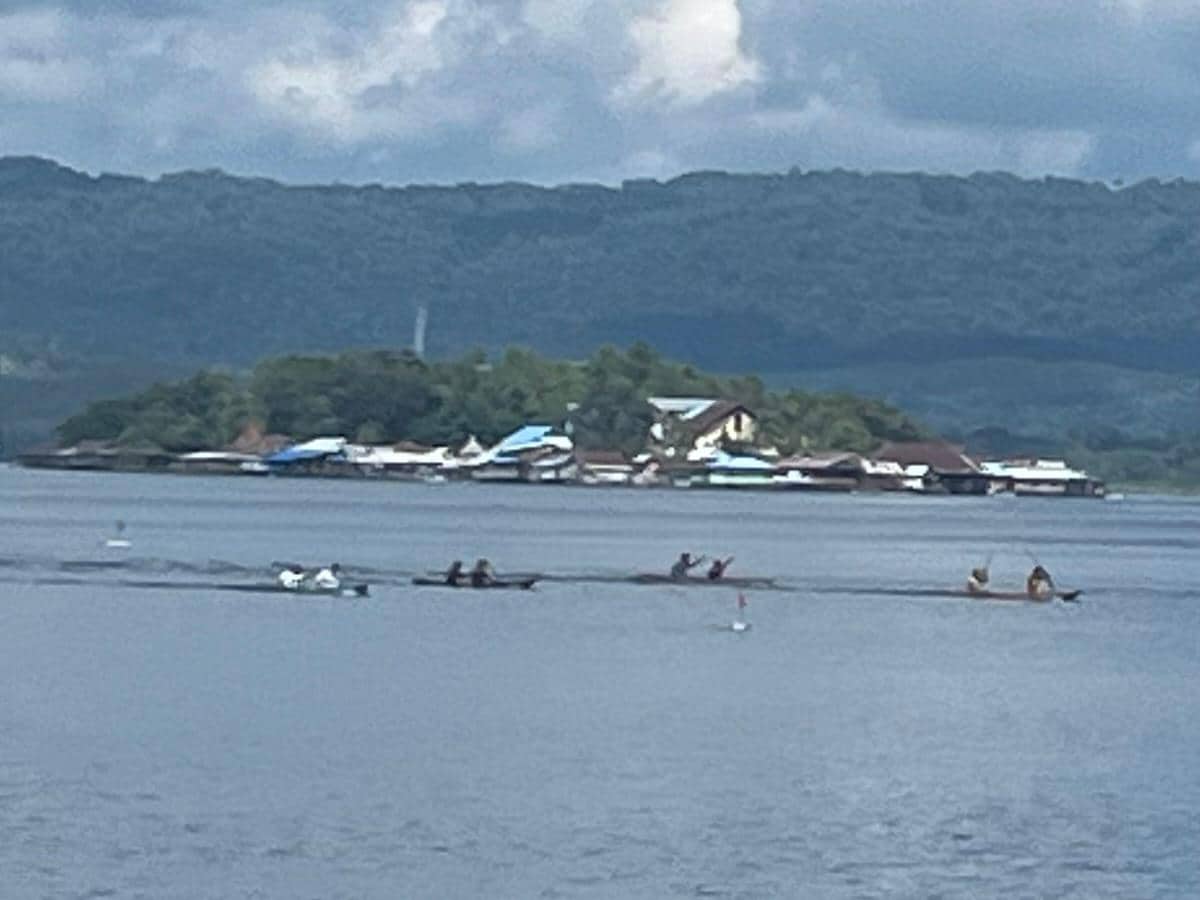 Ilustrasi berita JAYAPURA: Semarak HUT Bhayangkara ke-79, Polres Jayapura Gelar Lomba Dayung Tradisional di Danau Sentani