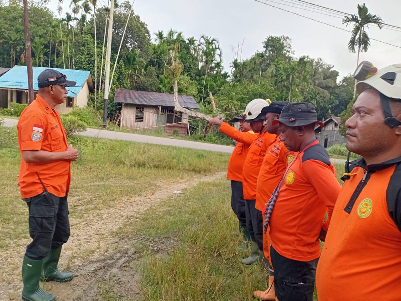 Ilustrasi berita JAYAPURA: Seorang Warga di Keerom Tertimbun Tanah Longsor Saat Lihat Pembersihan Jalan