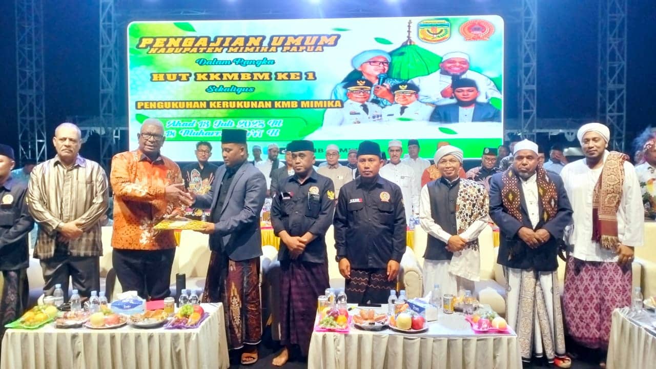 Ilustrasi berita Mimika: Kukuhkan Pengurus KKMBM, Bupati Mimika Berharap Warga Madura Jadi Mitra Pemerintah Bangun Daerah