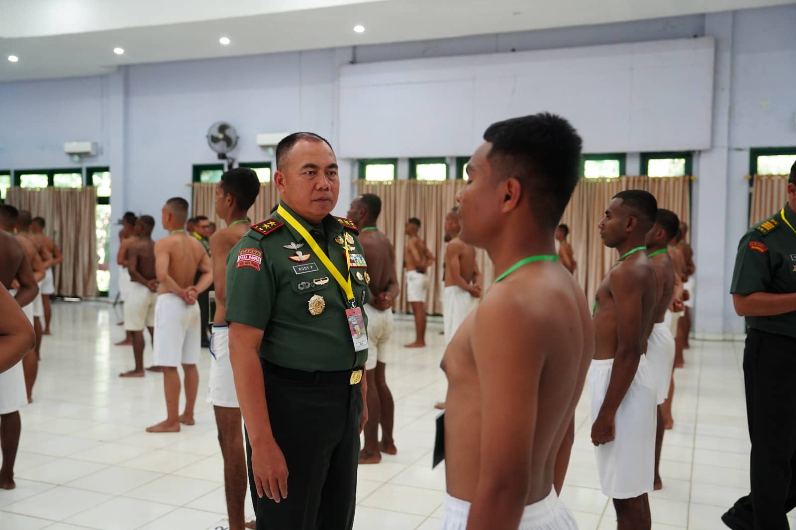Ilustrasi berita JAYAPURA: Pangdam XVII/Cenderawasih Pimpin Sidang Pantukhir 837 Calon Tamtama TNI AD