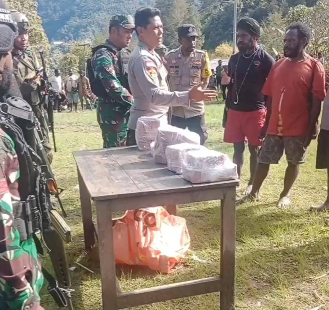 Ilustrasi berita BERITA UTAMA: YKKMP Desak Kapolri dan Panglima TNI Usut Dugaan Pungli oleh Aparat Keamanan di Distrik Beoga