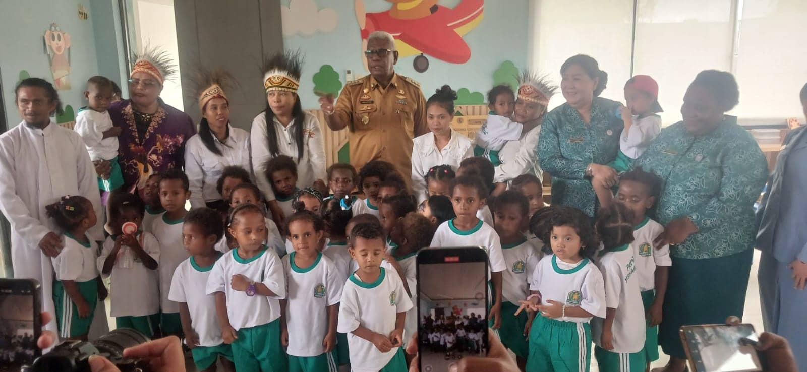 Ilustrasi berita Mimika: PAUD Kasih Amuro Hadirkan Metode Montessori Gratis untuk Anak Amungme-Kamoro, Begini Pesan Bupati Mimika