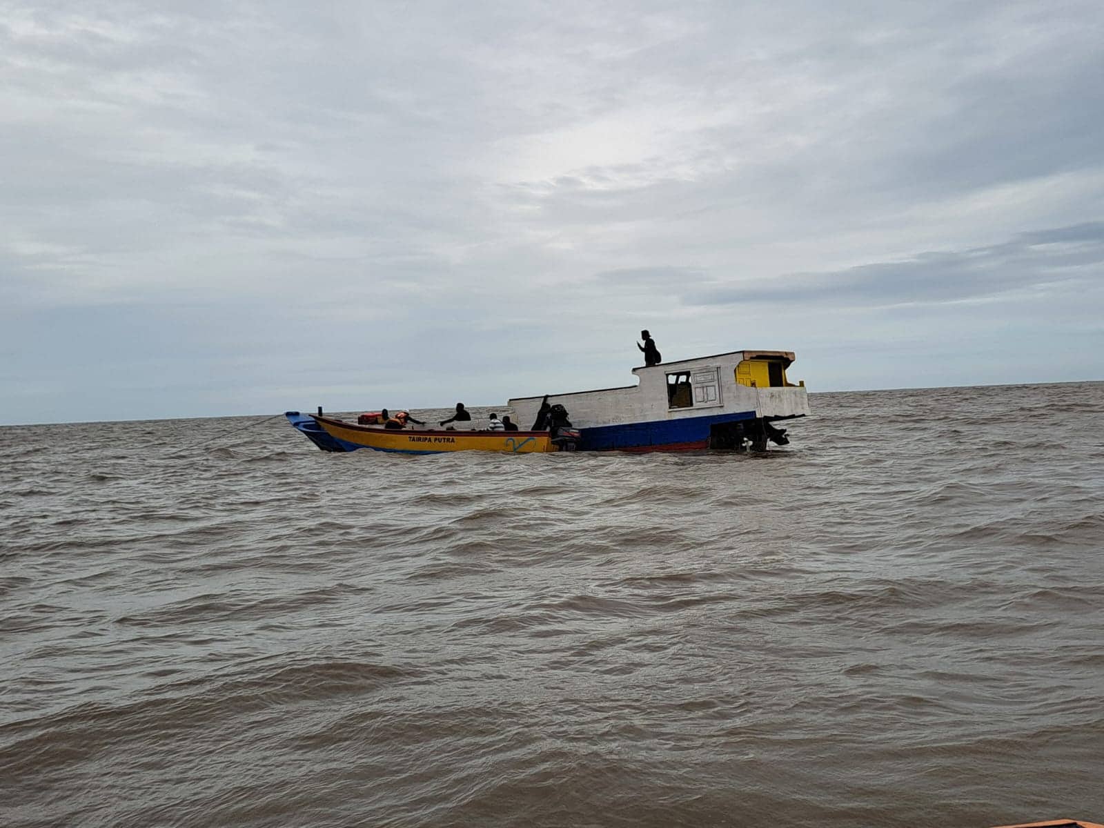 Ilustrasi berita Mimika: Seluruh Penumpang Perahu Susun Mati Mesin di Muara Inauga Berhasil Dievakuasi