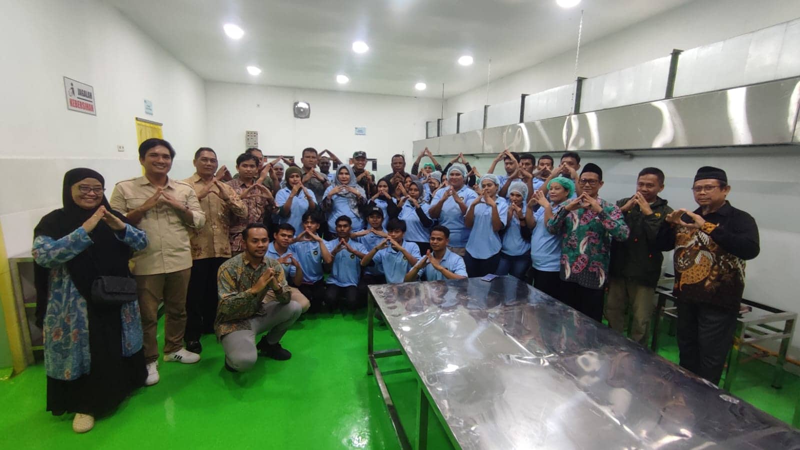 Ilustrasi berita Mimika: Pemkab Mimika Bersama Kodim 1710 Resmikan Dapur Makan Bergizi Gratis Yayasan Harun Al Rasyid