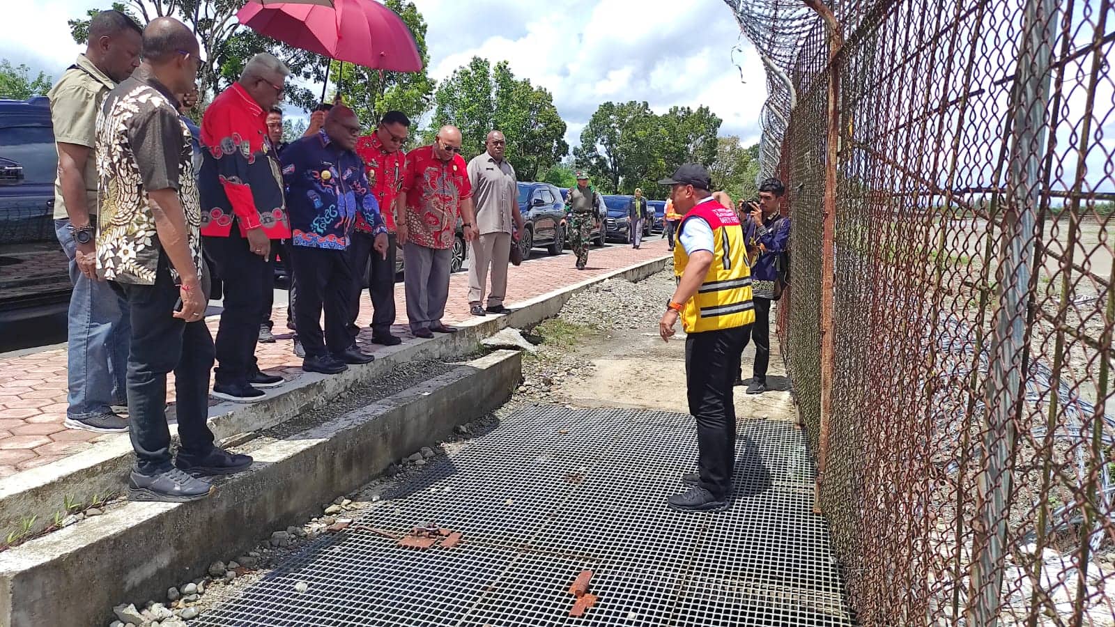 Ilustrasi berita Mimika: Gubernur Papua Tengah Bersama Bupati John Rettob Tinjau Lokasi Banjir di Mimika