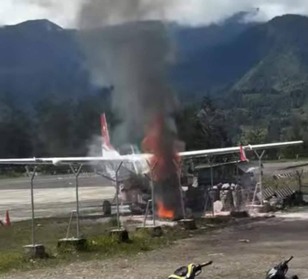 Ilustrasi berita BERITA UTAMA: Penerbangan di Bandara Ilaga Kembali Normal, Bangkai Pesawat yang Hangus Terbakar Dievakuasi