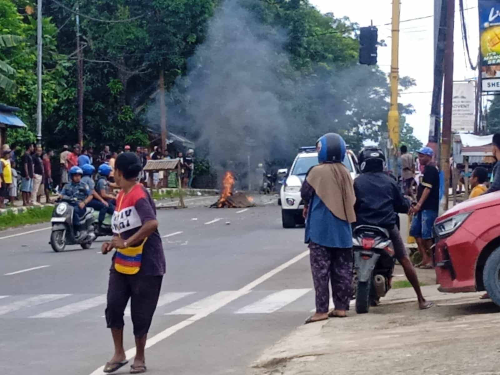 Ilustrasi berita Papua: Kediaman Gubernur Papua Barat Daya Dirusak Massa