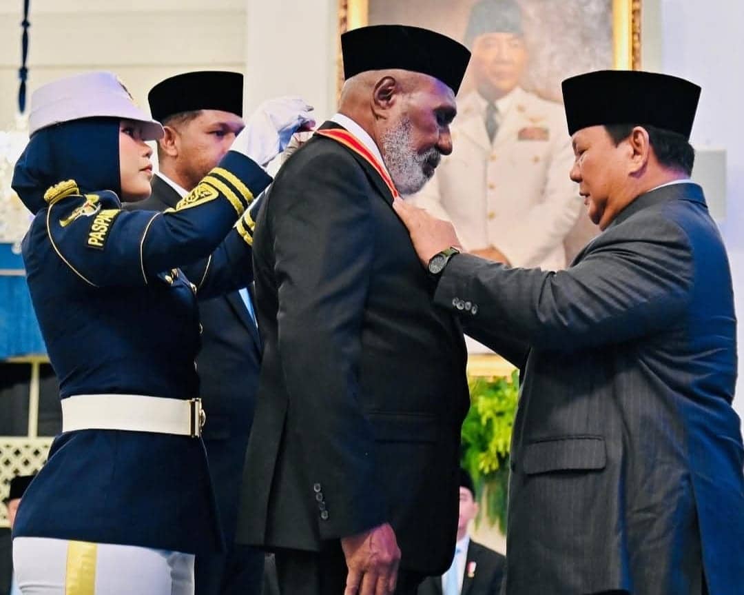 Ilustrasi berita BERITA UTAMA: John Gluba Gebze Terima Bintang Mahaputera Utama dari Presiden Prabowo, Ini Profil Singkatnya