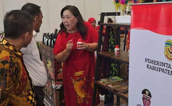 Ilustrasi berita Mimika: Dekranasda Mimika Gemilang di AOE 2025, Stand Budaya Kamoro Jadi Idola