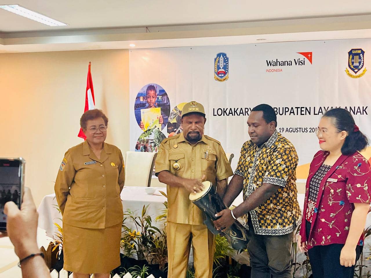 Ilustrasi berita JAYAPURA: Pemkab Jayapura Jalin Kerja Sama dengan WWF untuk Atasi Masalah Sampah Plastik