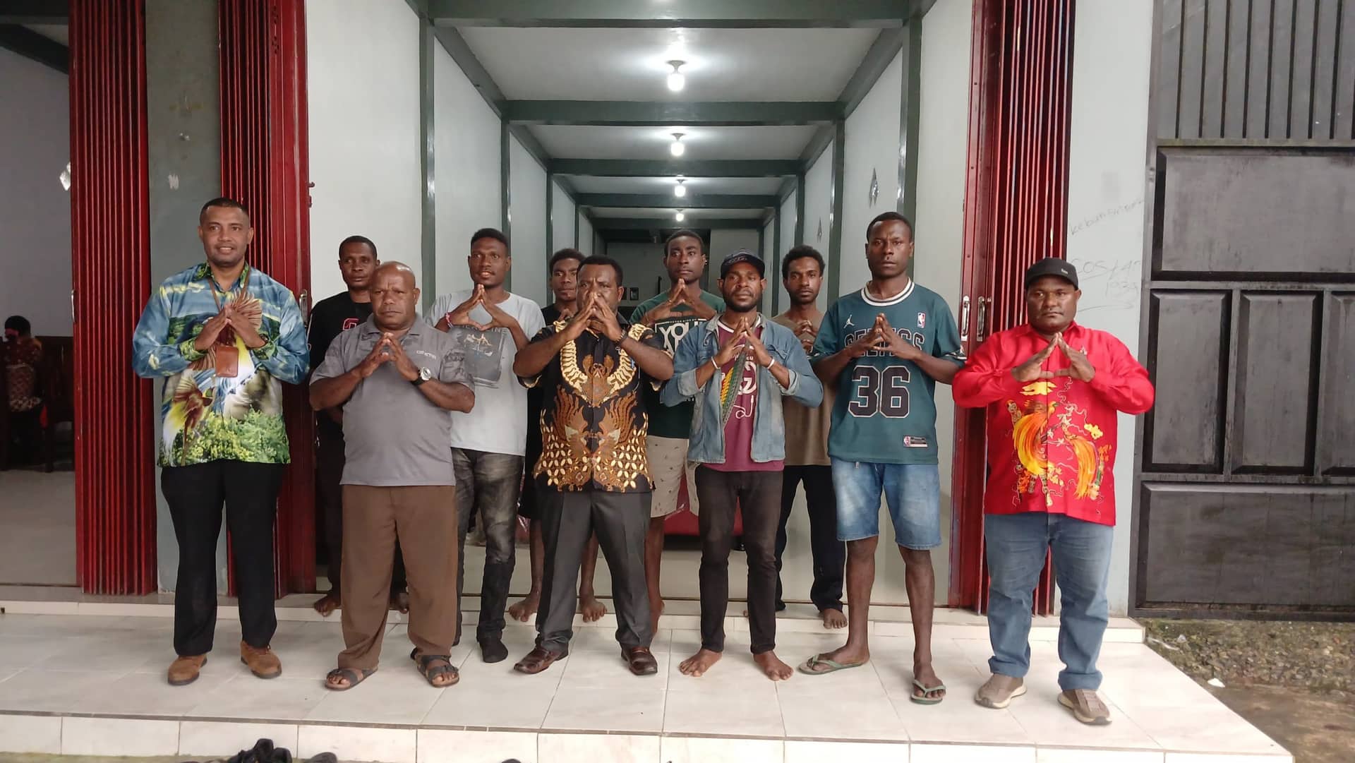 Ilustrasi berita Mimika: Plt Kadis Koperasi dan UMKM Apresiasi Karya Anak Amungme dan Kamoro di Yayasan Pengembangan Talenta Papua