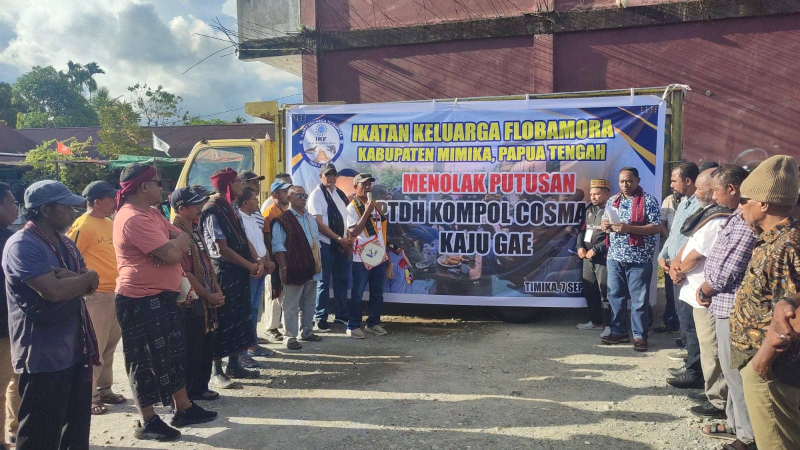 Ilustrasi berita BERITA UTAMA: Keluarga Besar Flobamora Mimika Tolak Putusan PTDH Kompol Cosmas Kaju Gae