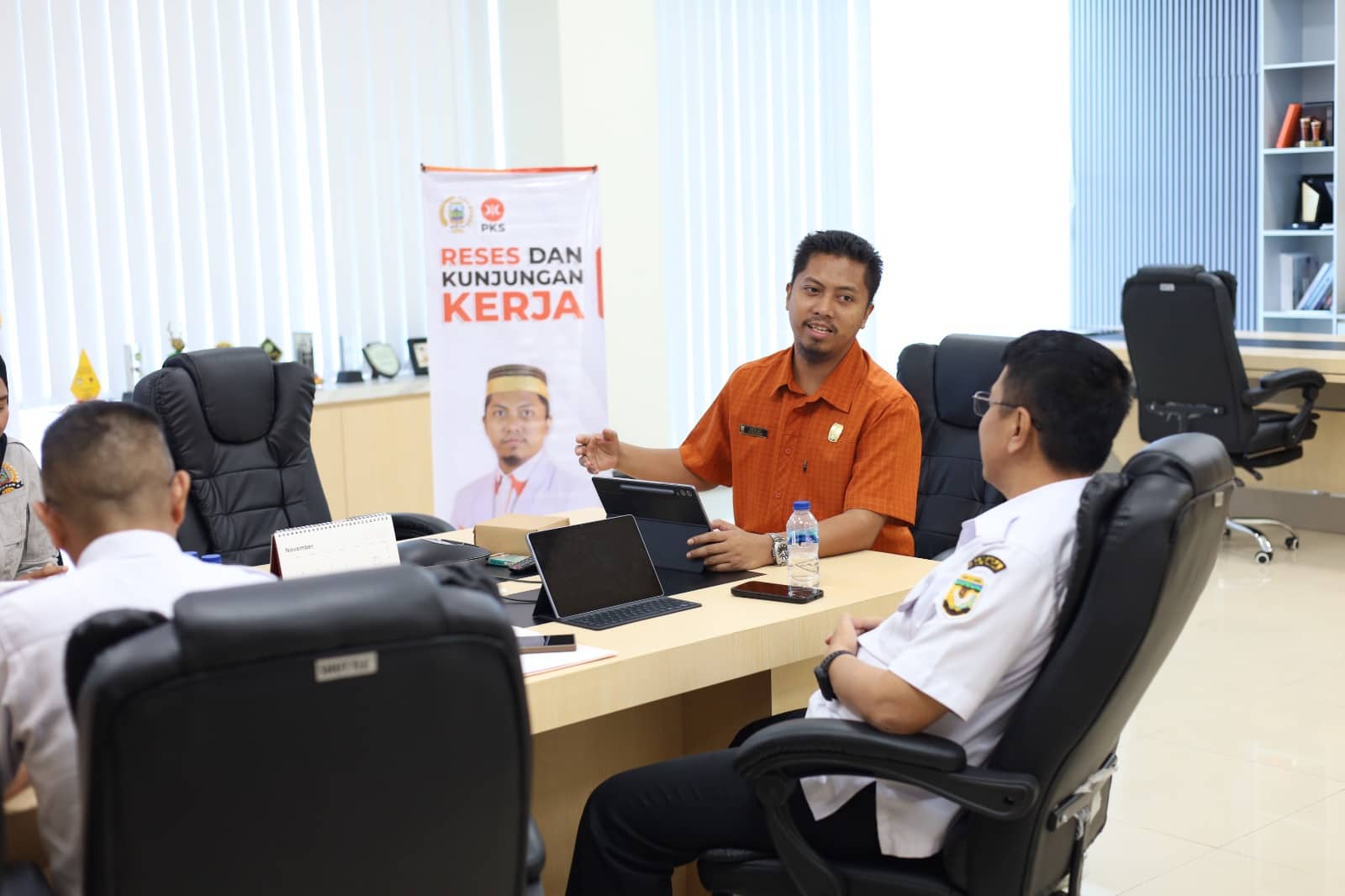 Ilustrasi berita Mimika: Kunker ke Bappenda Mimika, Anggota DPR Papua Tengah Dorong Aspirasi Revisi Pajak Warung Makan