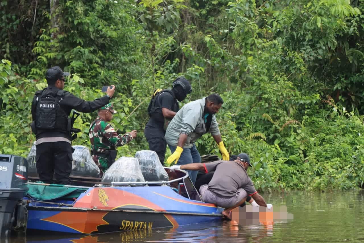 Ilustrasi berita Papua: Jenazah Alm. Indra Guru Wardana Ditemukan Terikat di Pinggir Sungai