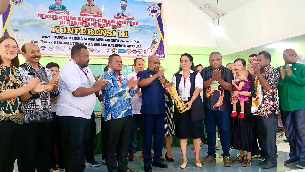 Ilustrasi berita JAYAPURA: Bupati Yunus Wonda Buka Konfrensi III PGGJ Kabupaten Jayapura: Gereja Harus Bersatu Dukung Pemerintah
