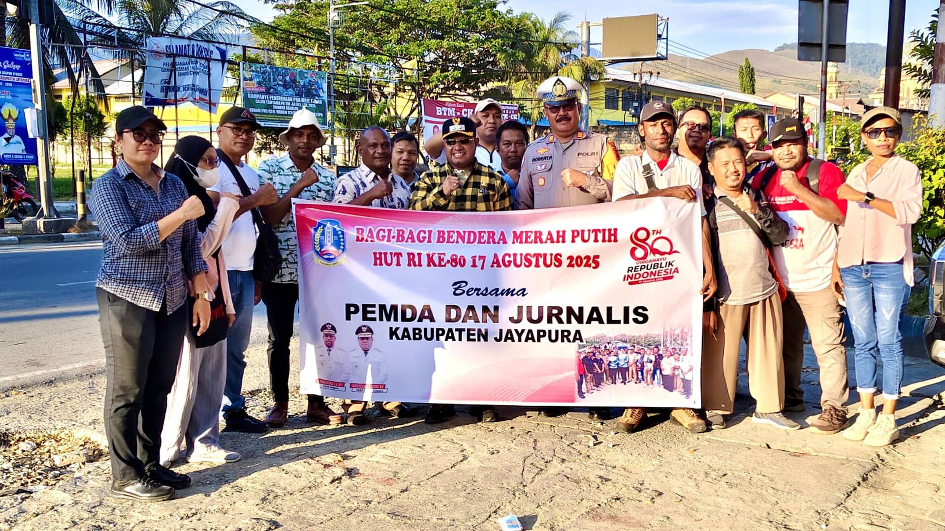 Ilustrasi berita JAYAPURA: Meriahkan HUT RI ke- 80, Pemkab Jayapura dan Wartawan Bagikan 500 Bendera Merah Putih