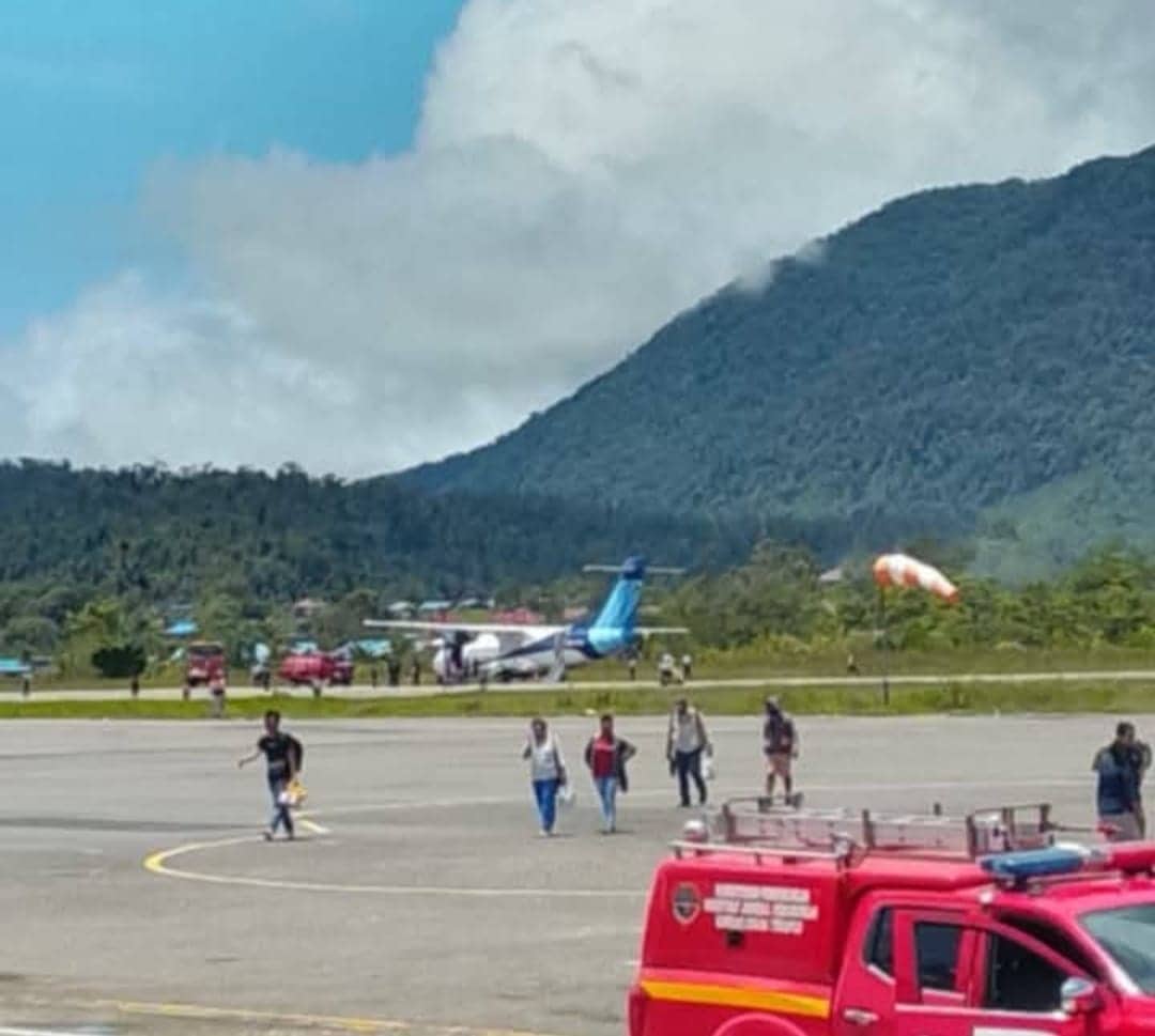 Ilustrasi berita Papua: Pesawat ATR 42-300 Trigana Air Pecah Ban Depan di Bandara Oksibil, Seluruh Penumpang Selamat