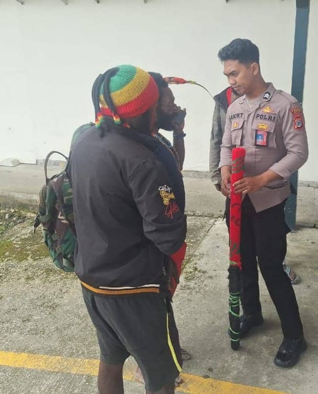 Ilustrasi berita Mimika: Polsek Kawasan Bandara Mozes Kilangin Gelar Razia Sajam Penumpang dari Pedalaman