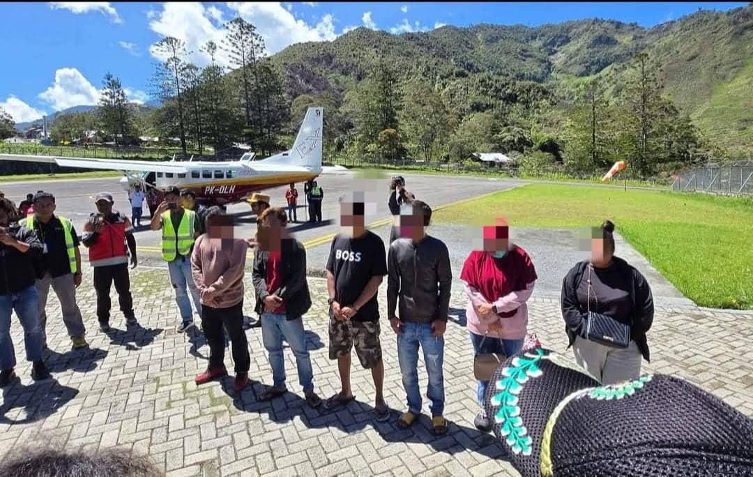 Ilustrasi berita BERITA UTAMA: Langgar Perda, Enam Penjual Minuman Keras Dipulangkan dari Puncak Jaya