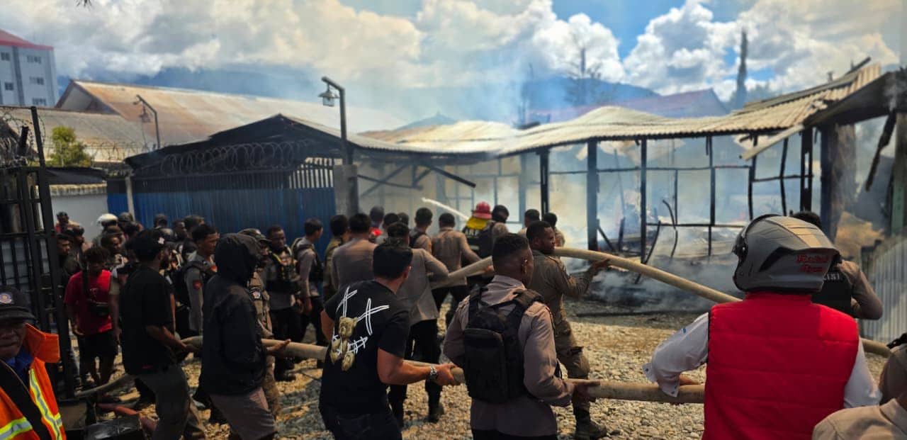 Ilustrasi berita BERITA UTAMA: Delapan Rumah di Jalan SD Percobaan Wamena Ludes Terbakar