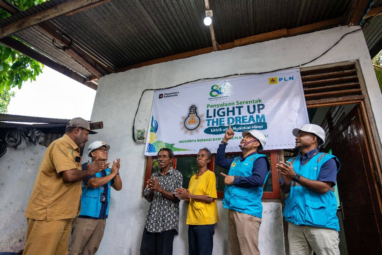 Ilustrasi berita BERITA UTAMA: Wujudkan Mimpi 204 Keluarga Prasejahtera di Papua, PLN Salurkan Pasang Listrik Gratis