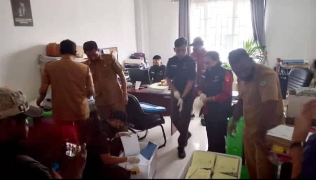 Ilustrasi berita BERITA UTAMA: Usut Dugaan Korupsi Proyek Jalan Lingkar Senilai Rp 8,5 Miliar, Kejaksaan Geledah Kantor Bupati Jayawijaya