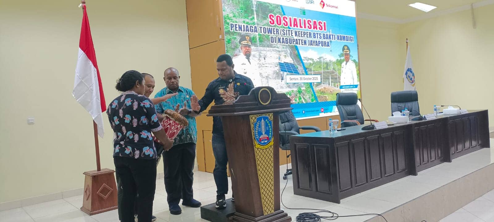 Ilustrasi berita JAYAPURA: Pemkab Jayapura dan PT IBS Gelar Sosialisasi Pengelolaan Tower BTS Bakti-Kominfo di Kampung-Kampung