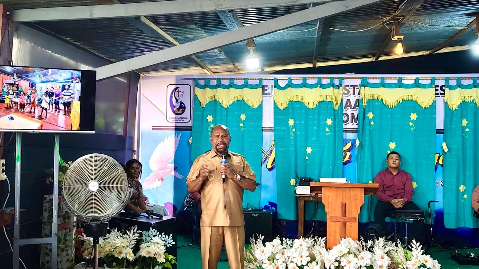 Ilustrasi berita JAYAPURA: Hadiri Ibadah Syukur HUT ke- 13 Gereja GPdI Jemaat Alfa Omega Doyo Baru, Ini Harapan Bupati Yunus Wonda