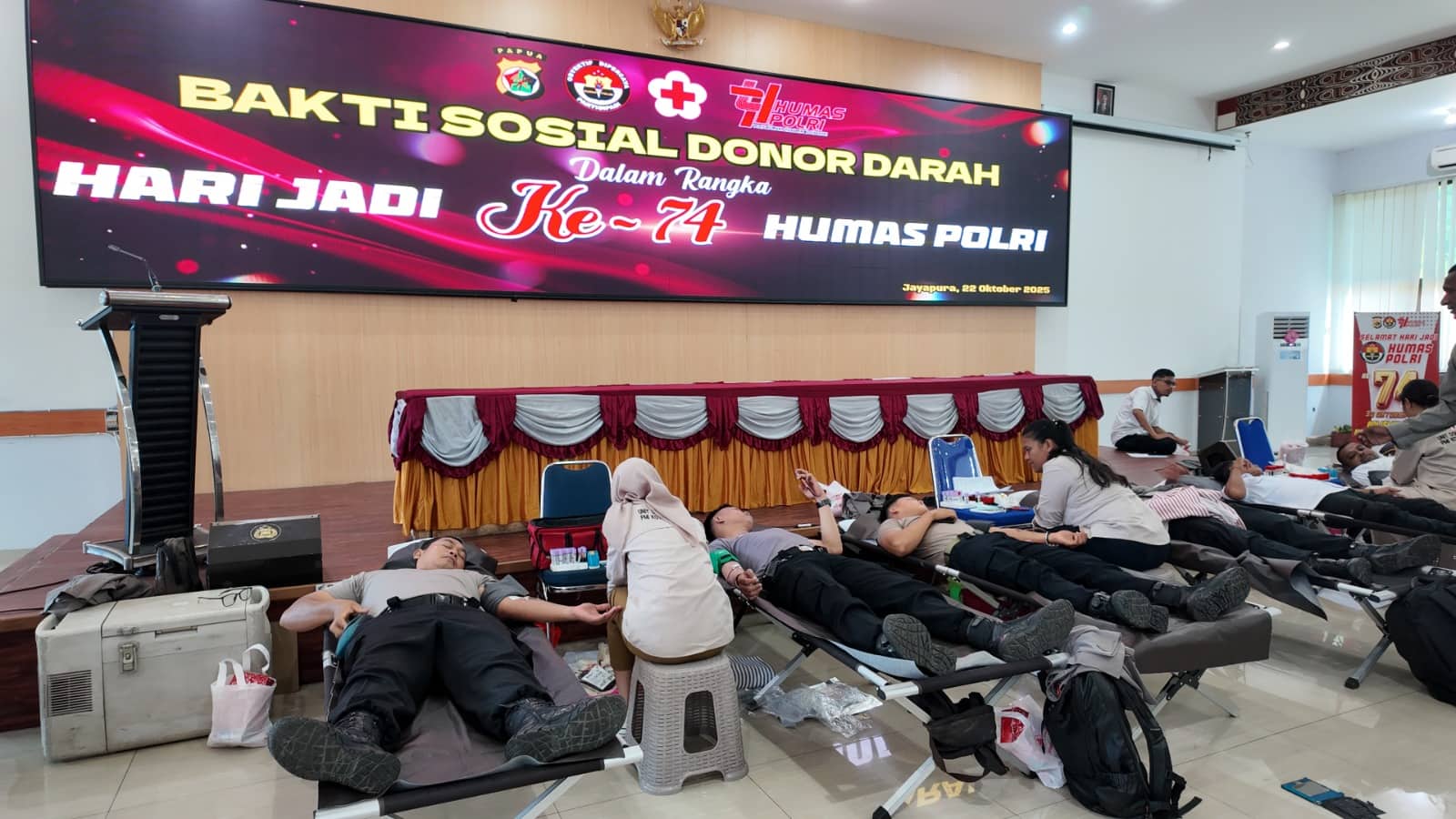 Ilustrasi berita BERITA UTAMA: Polda Papua Sumbangkan 250 Kantong Darah ke PMI Kota Jayapura, Peringati HUT Humas Polri ke-74