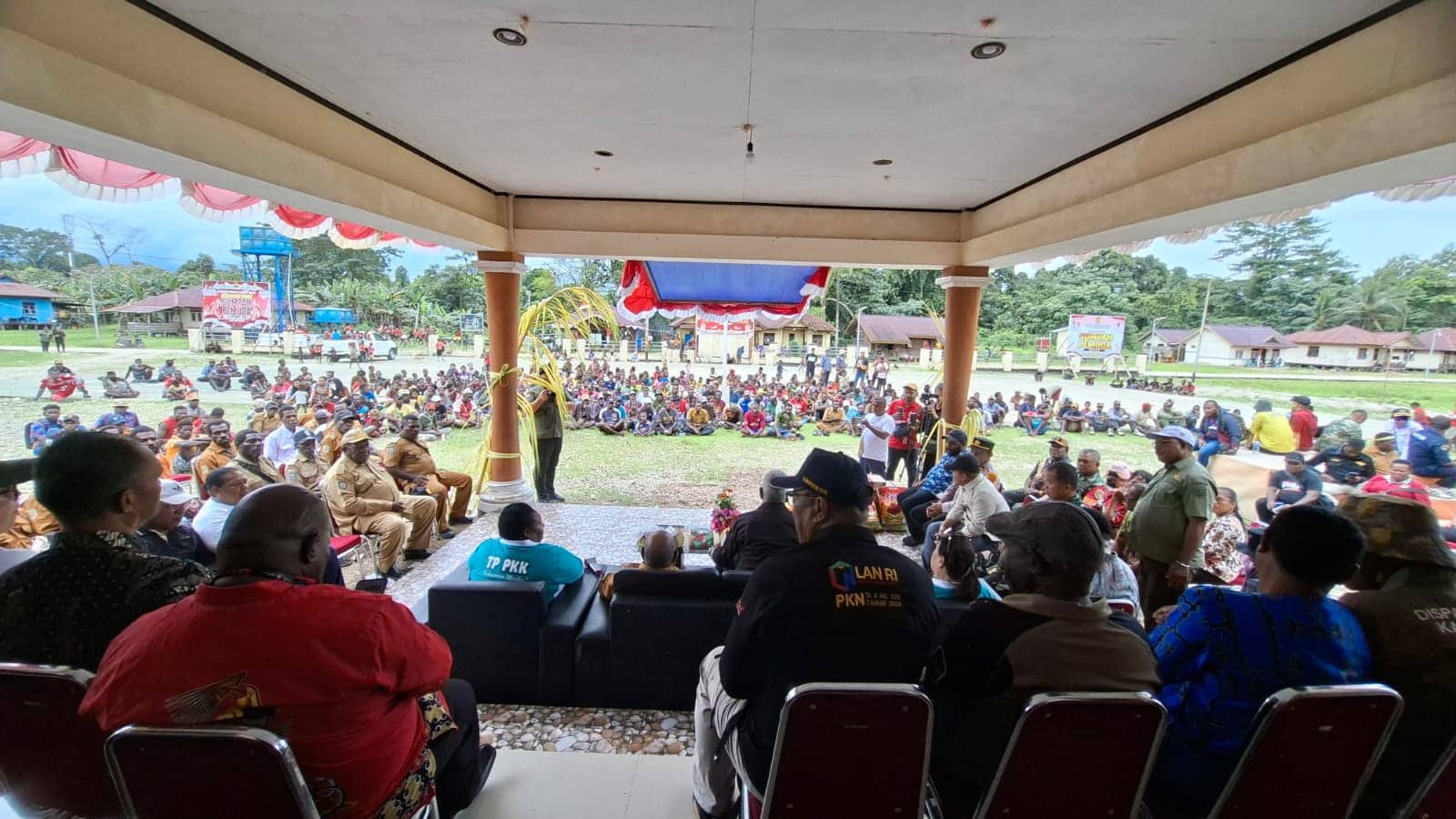 Ilustrasi berita Mimika: Bupati dan Wabup Mimika Gelar Tatap Muka dengan Warga 5 Kampung Distrik MBJ, Ini Sejumlah Keluhan yang Mereka Sampaikan