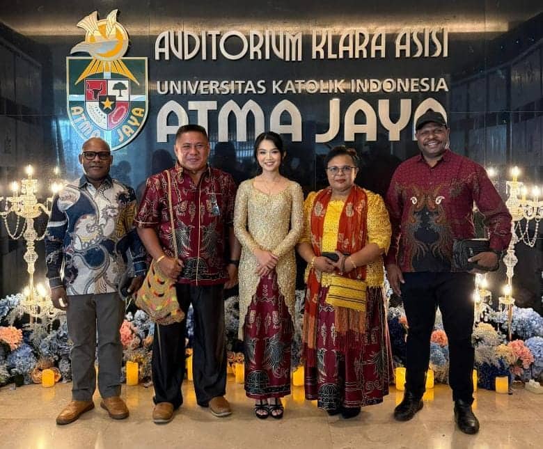 Ilustrasi berita Mimika: Dari Mimika ke Auditorium Klara Asisi, Sumpah Janji Sang Dokter Kamoro di Era AI