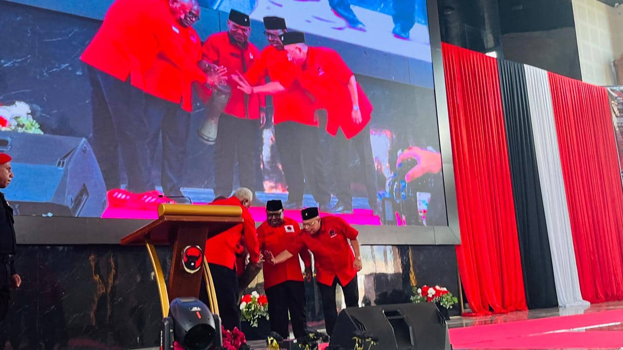 Ilustrasi berita Mimika: Konfercab PDI Perjuangan Mimika Hadirkan Semangat Baru, Gubernur Meki Nawipa Ajak Kader “Move On” Bangun Papua Tengah