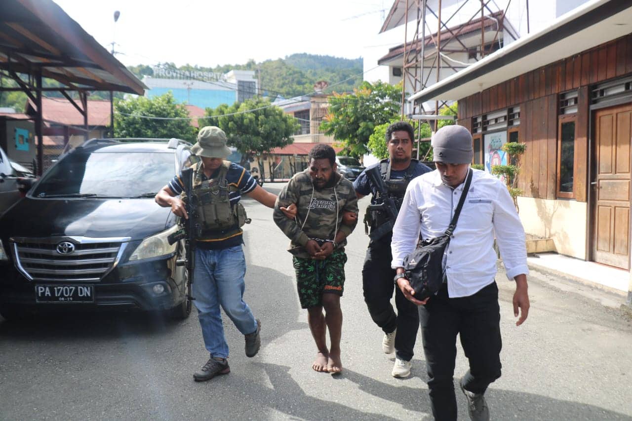 Ilustrasi berita BERITA UTAMA: Pelaku Pembunuhan Nakes Kiwirok Berhasil Ditangkap Satgas Operasi Damai Cartenz di Keerom, Ini Catatan Kejahatannya