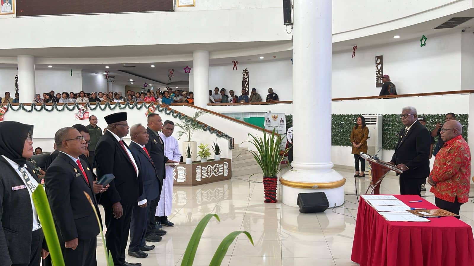 Ilustrasi berita Mimika: Bupati Mimika Lantik Lima Pejabat dan Serahkan SK PPPK