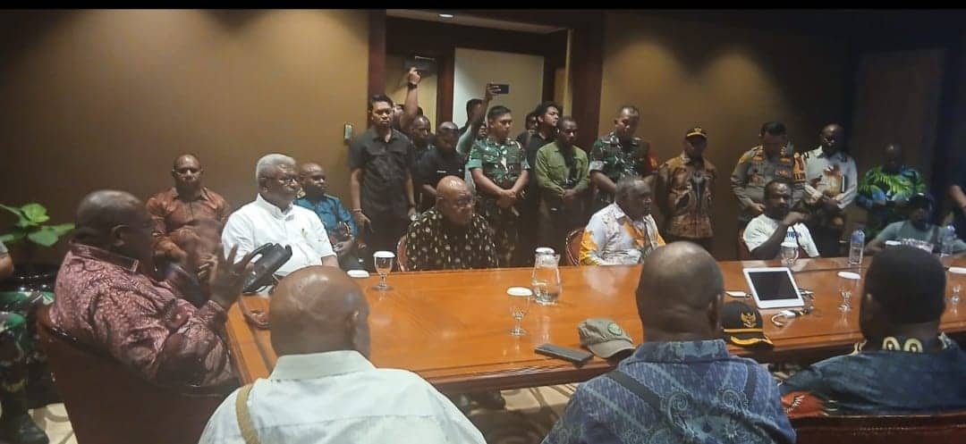 Ilustrasi berita Mimika: Tegaskan Perang di Kwamki Narama Harus Berhenti, Gubernur Nawipa: Nyawa Jangan Terus Berjatuhan, Kita ini Sudah Sedikit