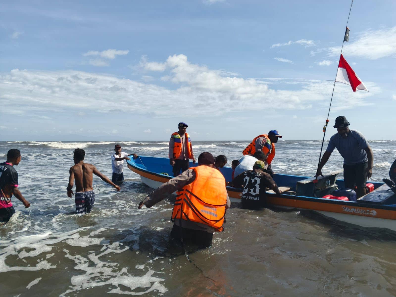 Ilustrasi berita JAYAPURA: Polairud Polres Waropen Evakuasi Seluruh Korban Speedboat Tenggelam di Perairan Saireri