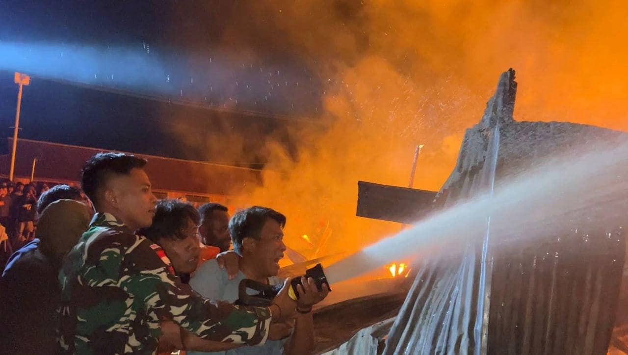 Ilustrasi berita Papua: Tujuh Kios dan Satu Rumah Terbakar di Oksibil, Satgas Yonif 751/VJS Turun Tangan