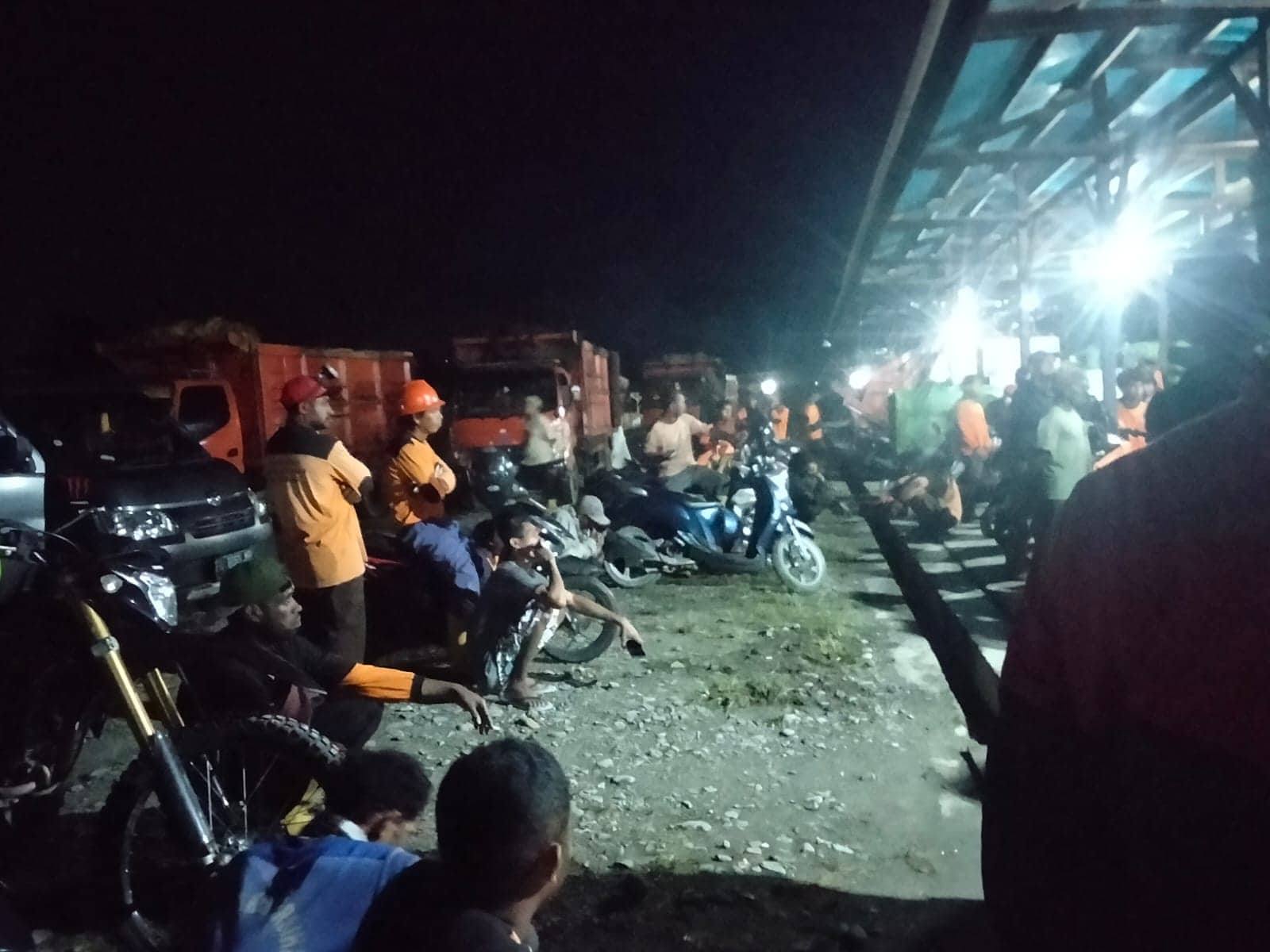 Ilustrasi berita Mimika: Breaking News: Pagi Ini, Petugas Angkut Sampah Kota Timika Mogok Kerja, Tidak Puas Sikap Oknum ASN dan Kadis DLH Mimika