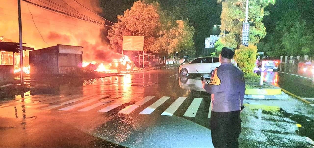 Ilustrasi berita Opini: Dua Rumah dan Bengkel Ludes Terbakar di Sentani Timur, Kerugian Capai Ratusan Juta