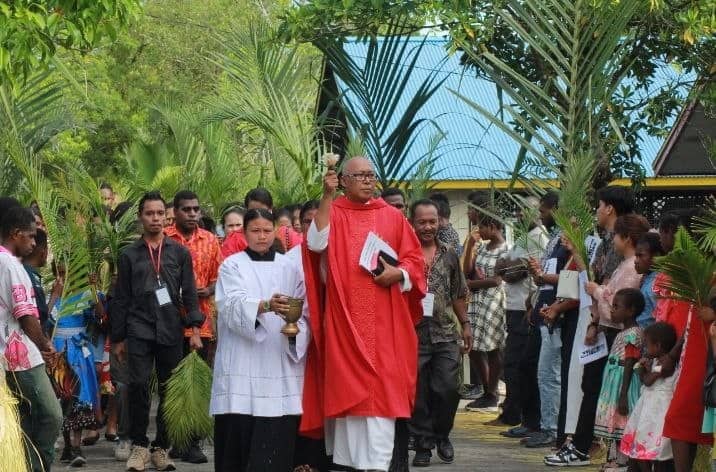 Ilustrasi berita Papua: Mengenang Kisah Yesus Masuk Kota Yerusalem, Ribuan Umat Katolik Katedral Agats Rayakan Minggu Palma