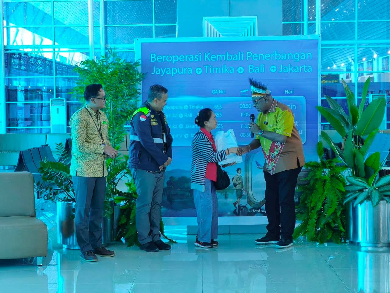 Ilustrasi berita Mimika: Garuda Buka Rute Timika–Denpasar, Bupati Rettob Dorong Ekspor Hasil Laut Kembali Bergeliat