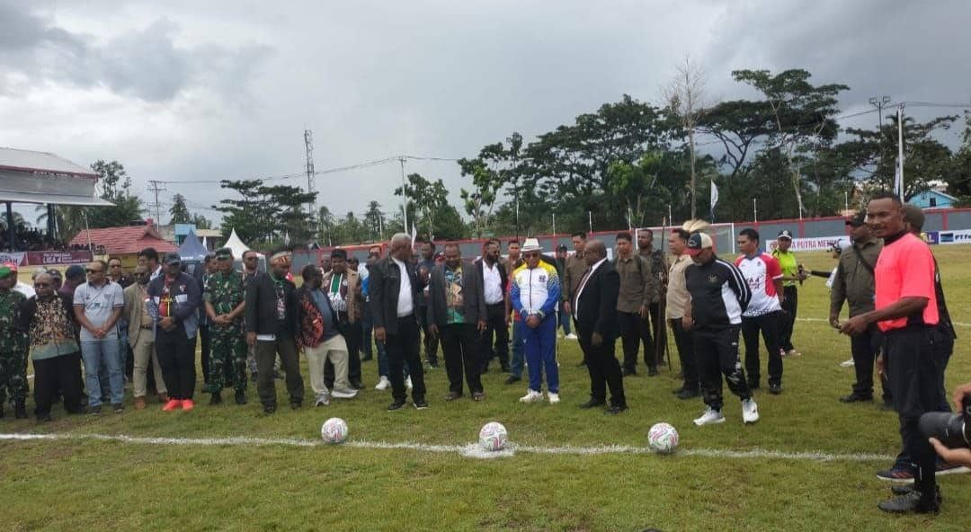 Ilustrasi berita Mimika: Gubernur Meky Nawipa Buka Liga 4 Papua Tengah, Tekankan Persatuan Melalui Sepak Bola