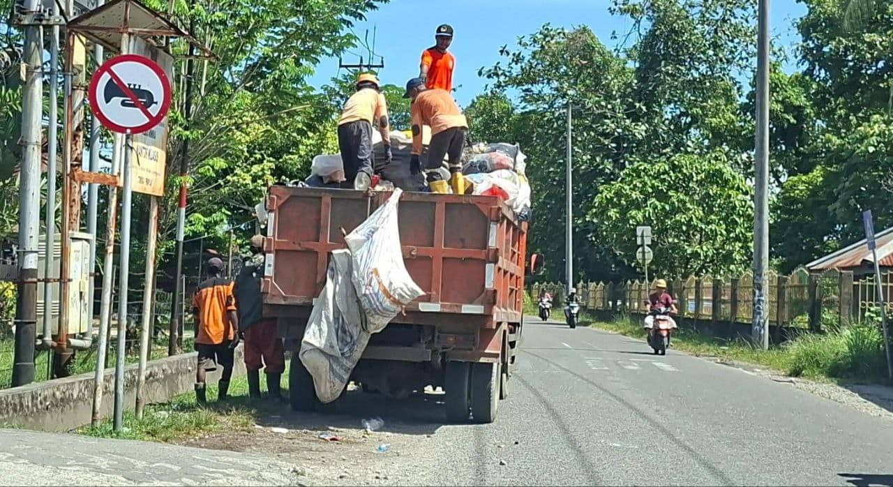 Ilustrasi berita Mimika: Sempat Mogok, Petugas Kebersihan Kembali Angkut Sampah Kota Timika