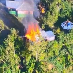 Ilustrasi berita Mimika: Anggota OPM Kodap III/Puncak Pimpinan Lekagak Talenggen Bakar Rumah Warga di Kampung Muara Distrik Pogoma