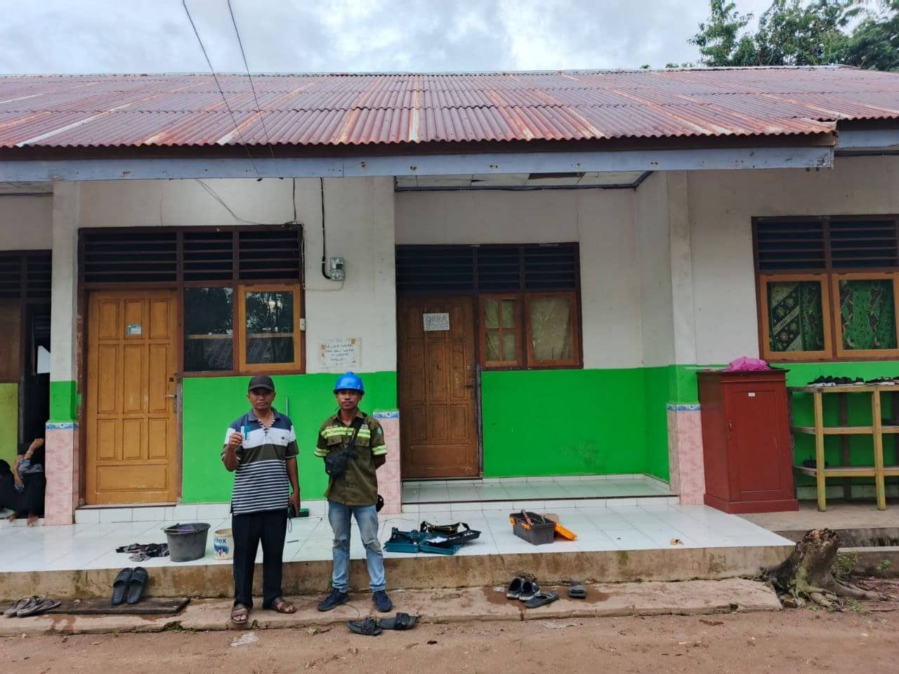 Ilustrasi berita Papua: Dari Paket Sembako, Mimpi Anak-Anak Yayasan Al Khodijah Merauke Kini Terang dengan Listrik PLN